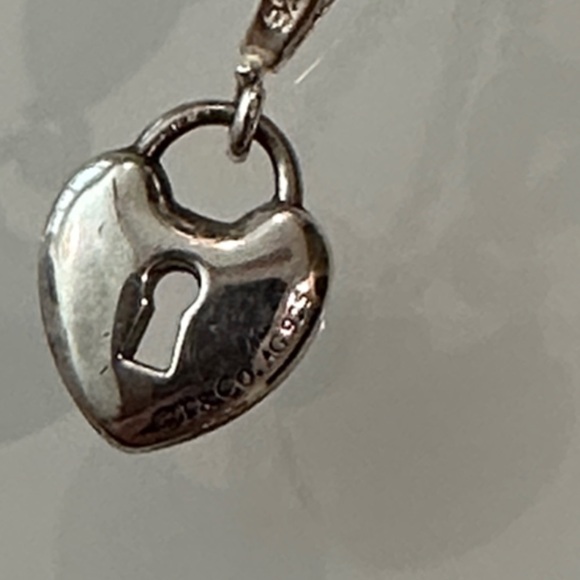 Red Heart Lock Pendant Necklace - Picture 4 of 10